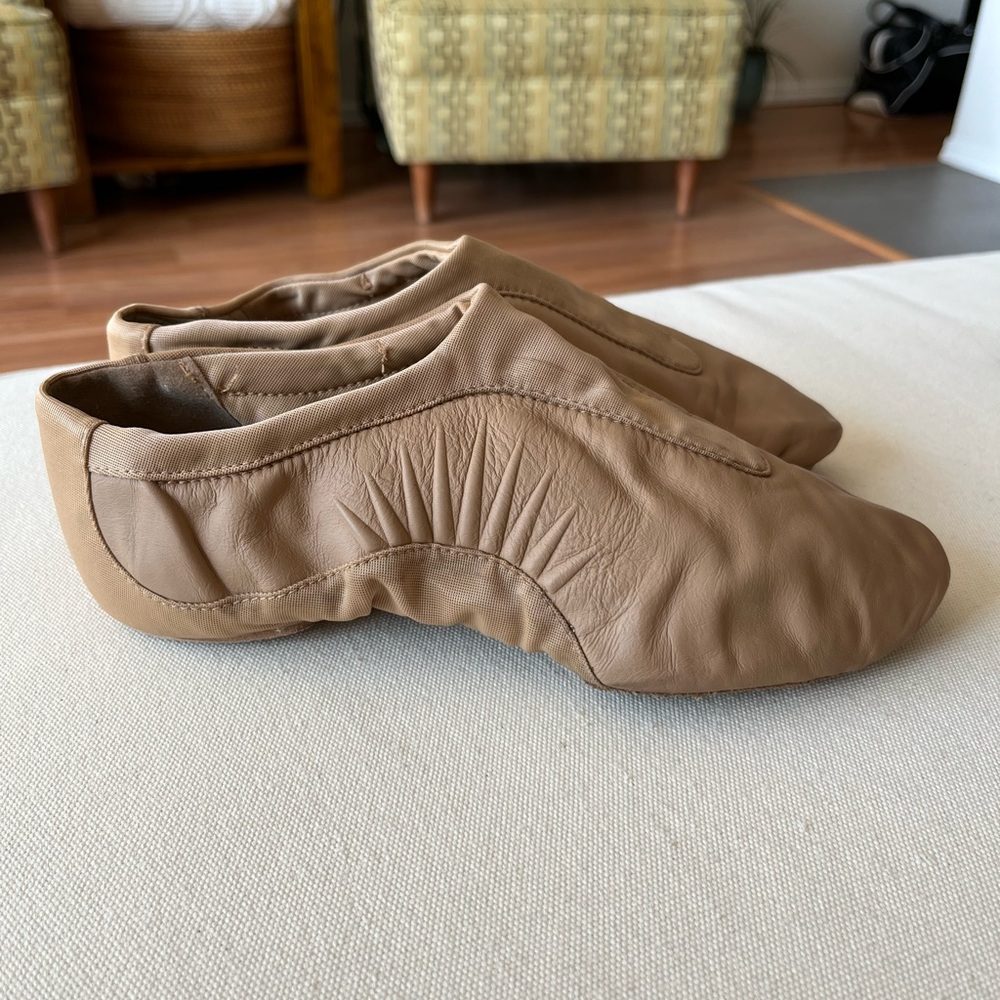 Bloch Tan Leather Slip-On Jazz Shoes Sz 8